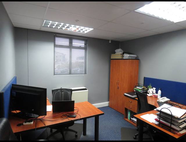 305M² OFFICE TO LET IN SOMERSET WEST MALL TRIANGLE